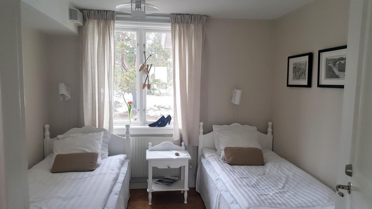 Bed and Breakfast Lotsstugan I Haernoesand Екстер'єр фото